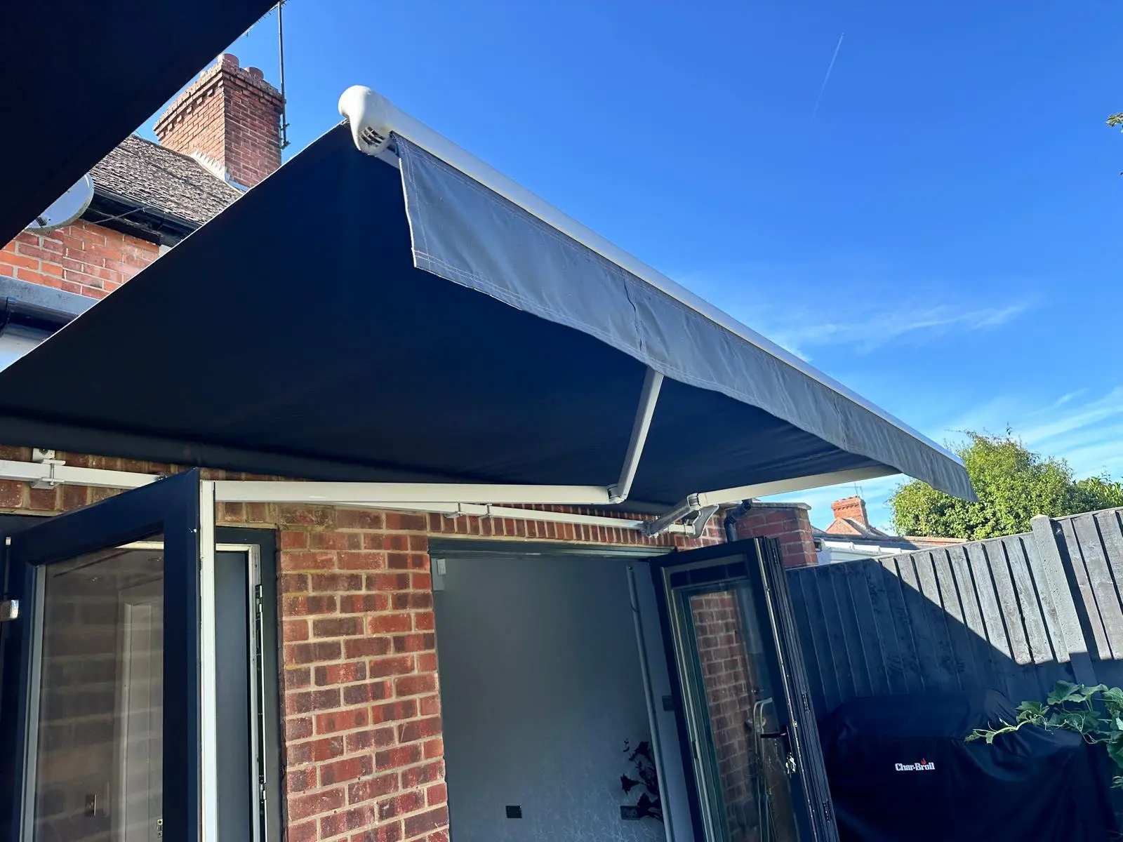 Retractable Patio Awning Installation in London - Provides Excellent Sun Protection